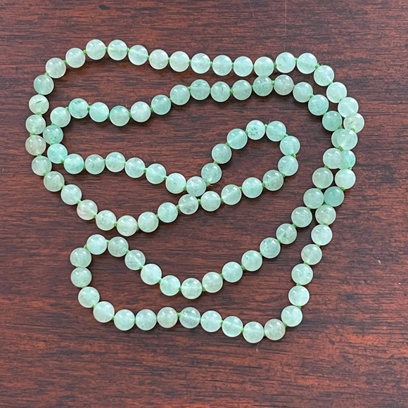 Natural green aventurine 6.5 mm hand knotted bead necklace - Picture 3 of 6